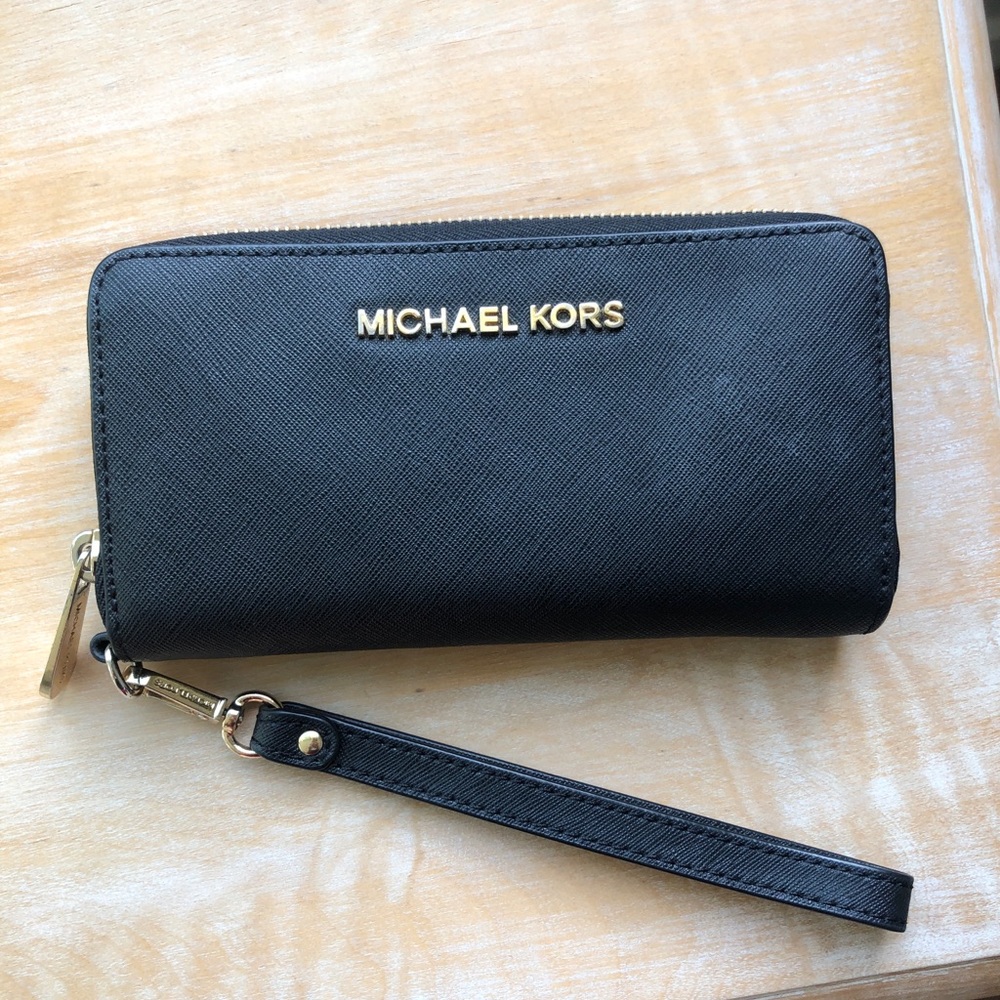 Michael Kors wallet with wristlet